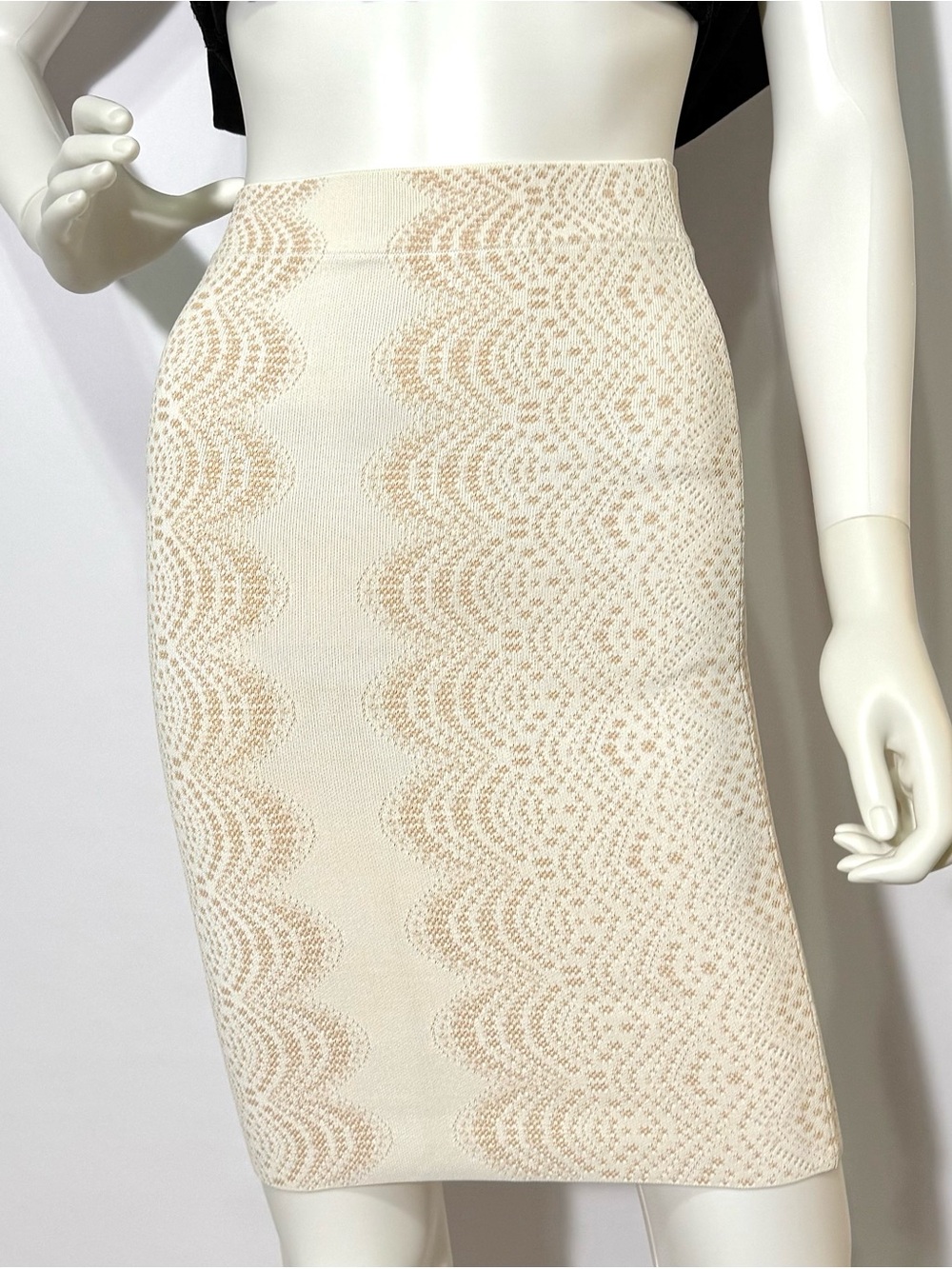 NWOT BCBGMaxAzria Cream Patterned Pencil Skirt | Size S